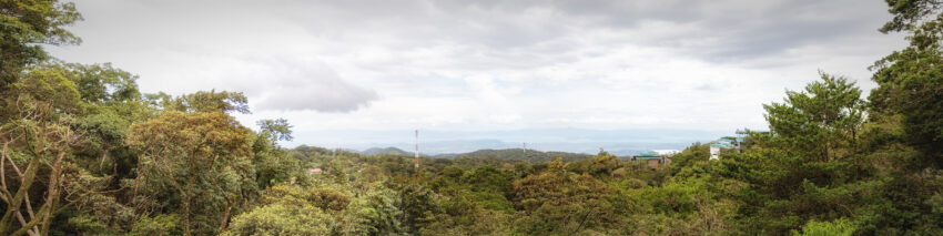 Une vue panoramique sur le golf de Nicoya depuis les hauteurs de Monteverde au Costa Rica